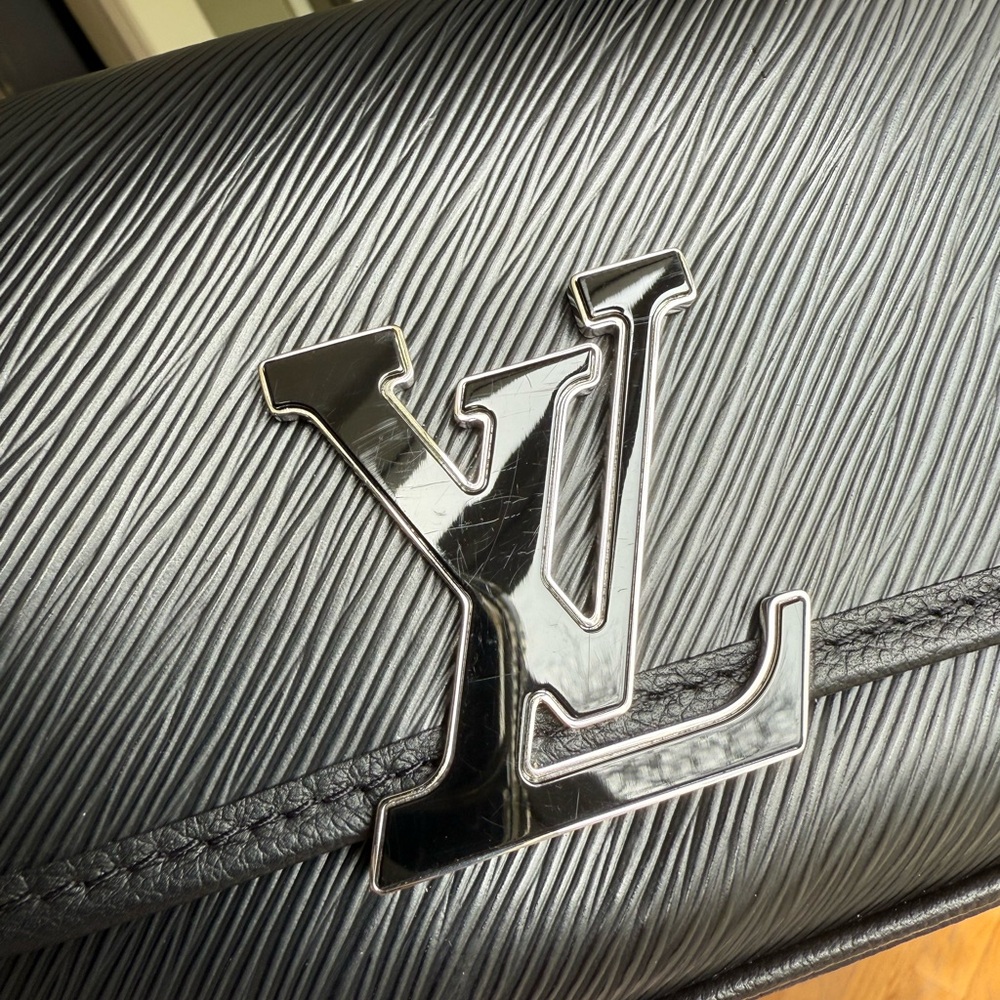 Louis Vuitton Black Shoulder Bag - Picture 10 of 10